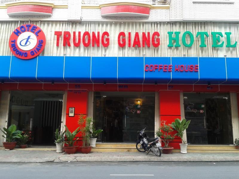 Truong Giang Hotel Хошимин Екстериор снимка