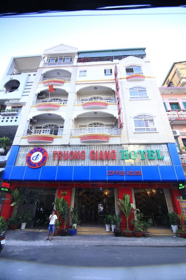 Truong Giang Hotel Хошимин Екстериор снимка