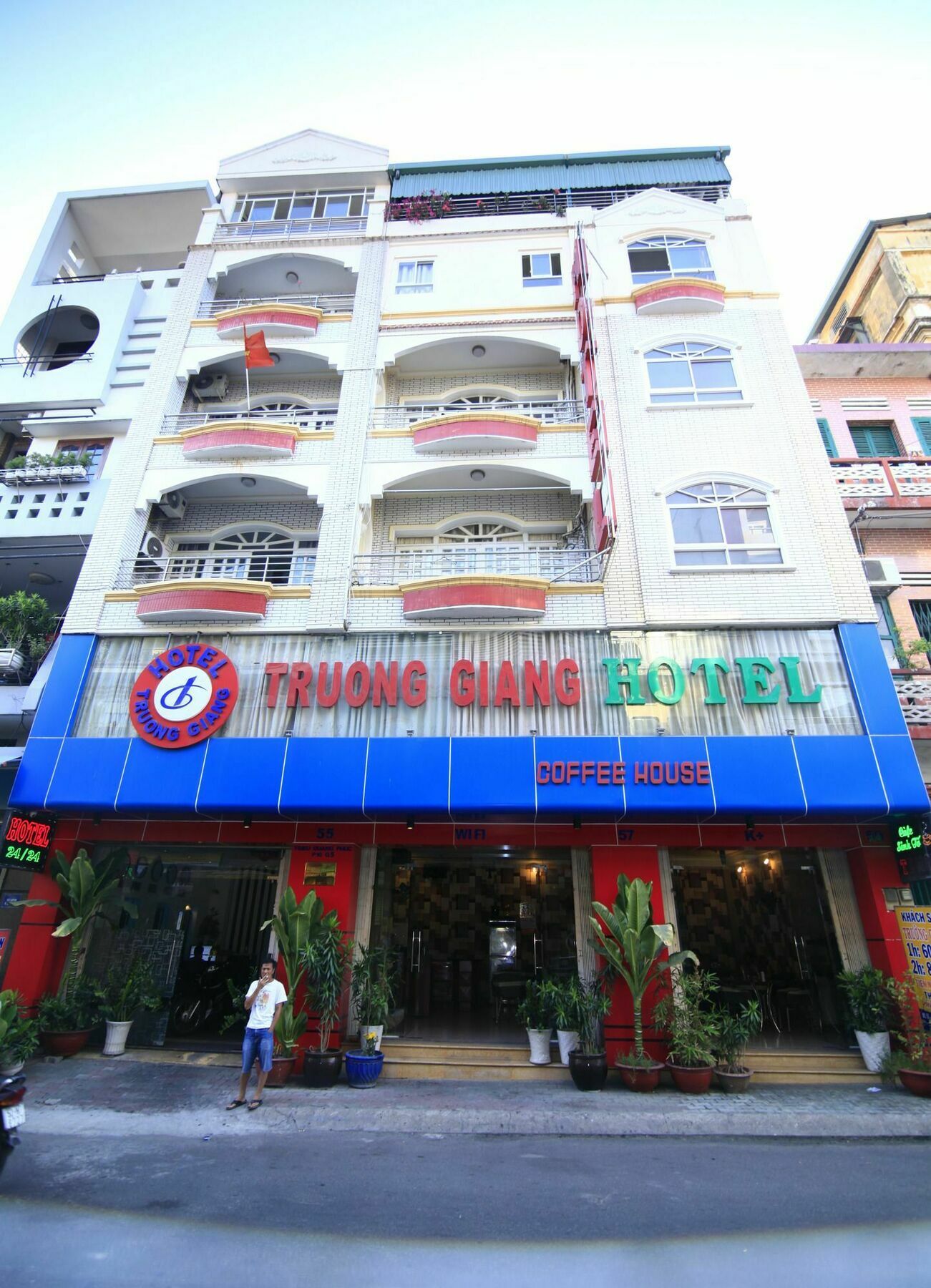 Truong Giang Hotel Хошимин Екстериор снимка