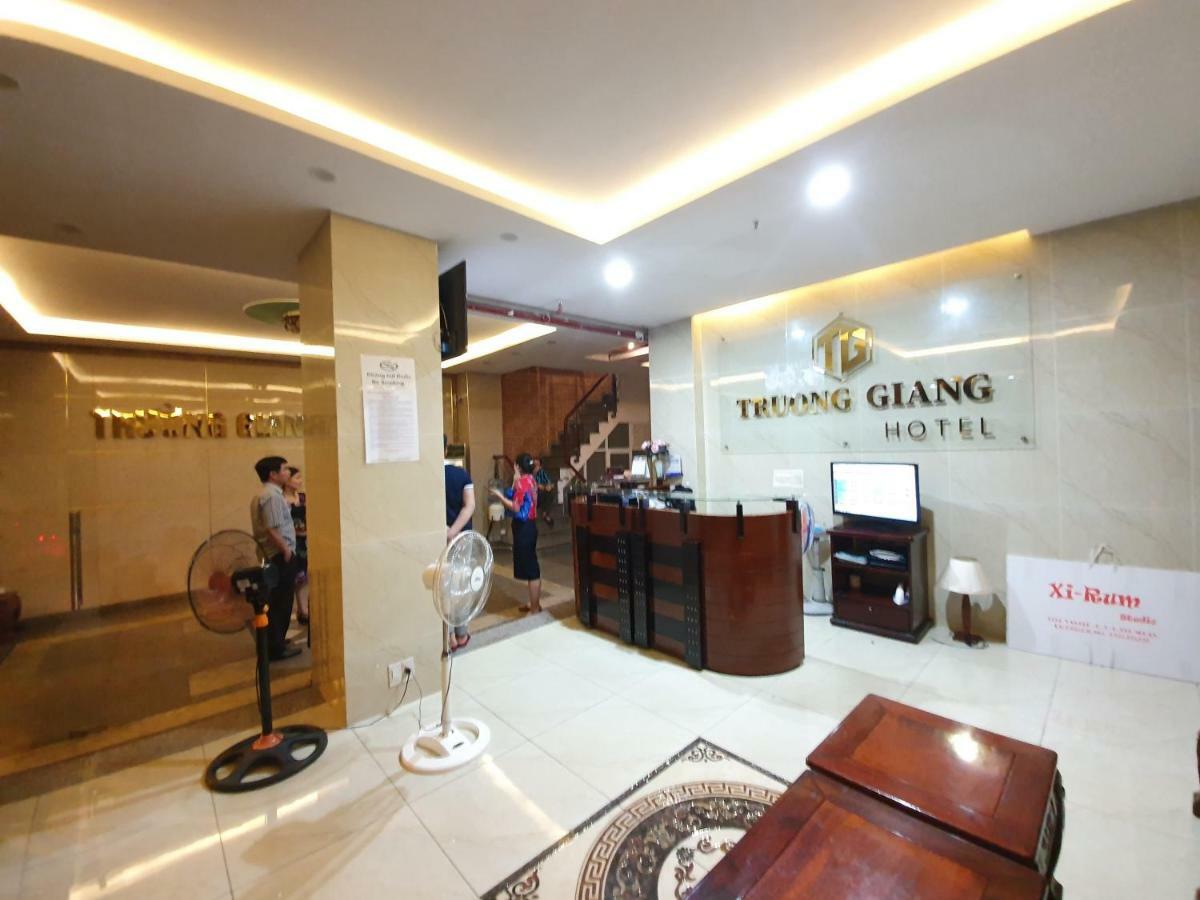 Truong Giang Hotel Хошимин Екстериор снимка